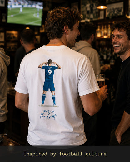 Jamie Vardy 500 Appearances 200 Goals Legacy T-shirt worn in a pub setting, showcasing the iconic back illustration inspired by Leicester City’s greatest modern legend.