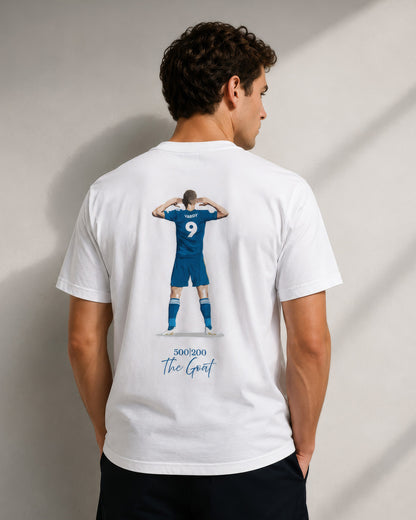 Jamie Vardy 500 Appearances 200 Goals Legacy T-shirt worn by male model, showcasing the back print featuring Vardy’s iconic celebration and signature “500|200 The Goat” artwork.